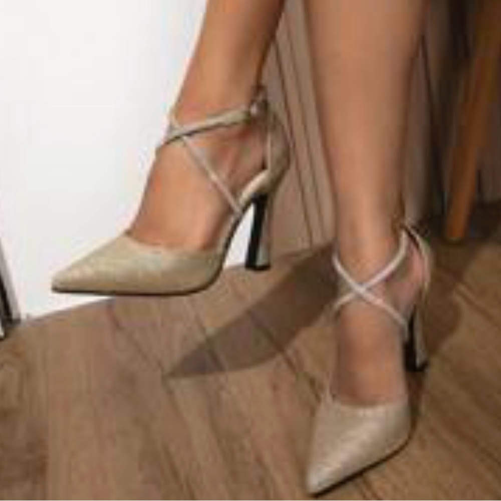 Gold glitter heels size 6.